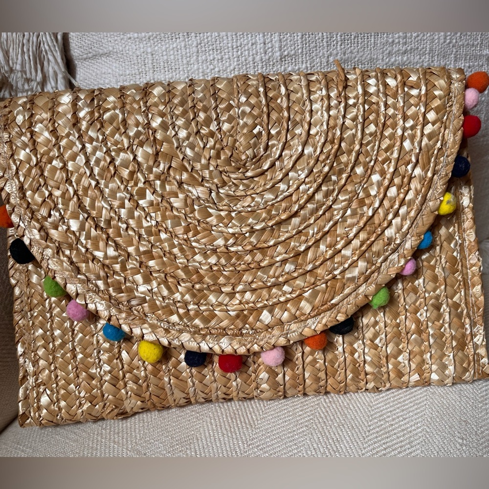 Raffia clutch bag with pompoms